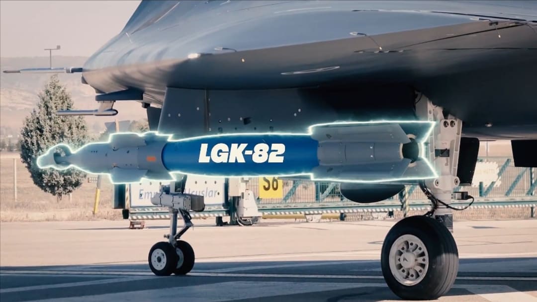 Турецький реактивний безпілотник ANKA-3 успішно уразив ціль бомбою з лазерним наведенням 