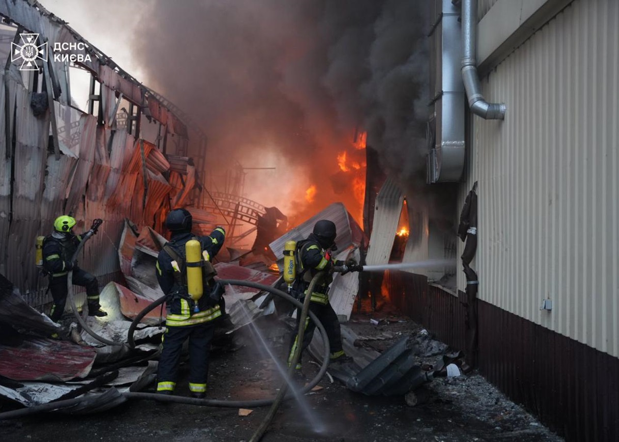 ДСНС показала наслідки обстрілу Києва