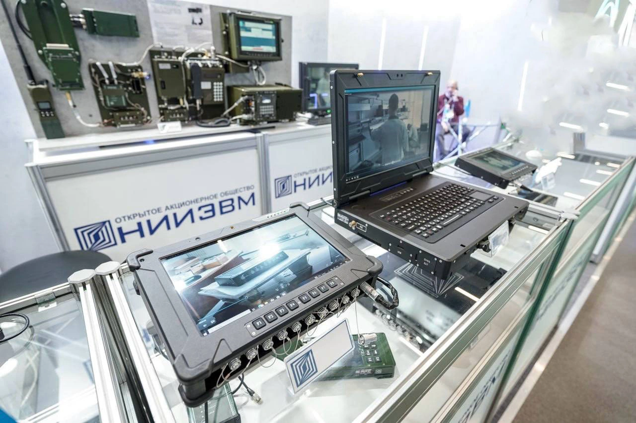 Білорусь розробила тактичні планшети для екстремальних умов