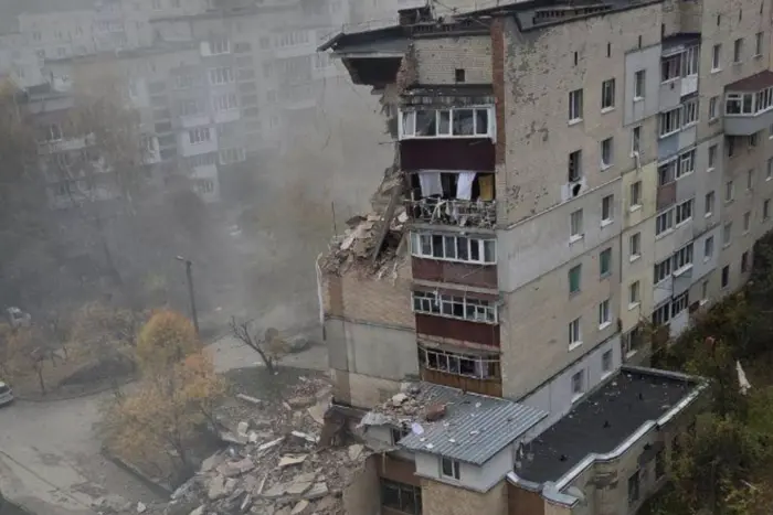 У Хмельницькому вибух газу зніс частину будинку