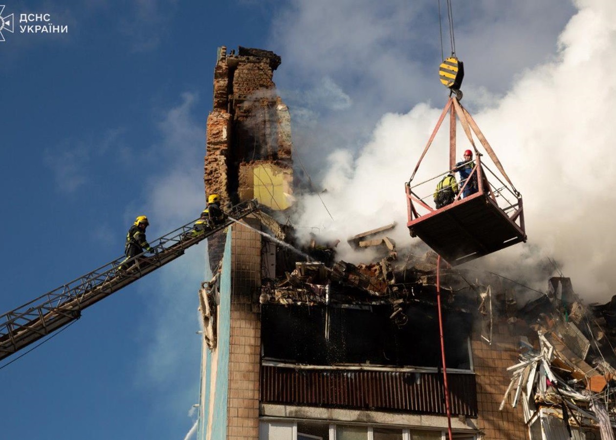 Удар по Тернополю: невідома доля 22 людей