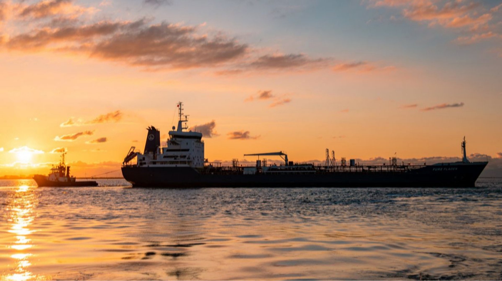 Найбільший порт РФ відновив завантаження нафти після ударів ракет