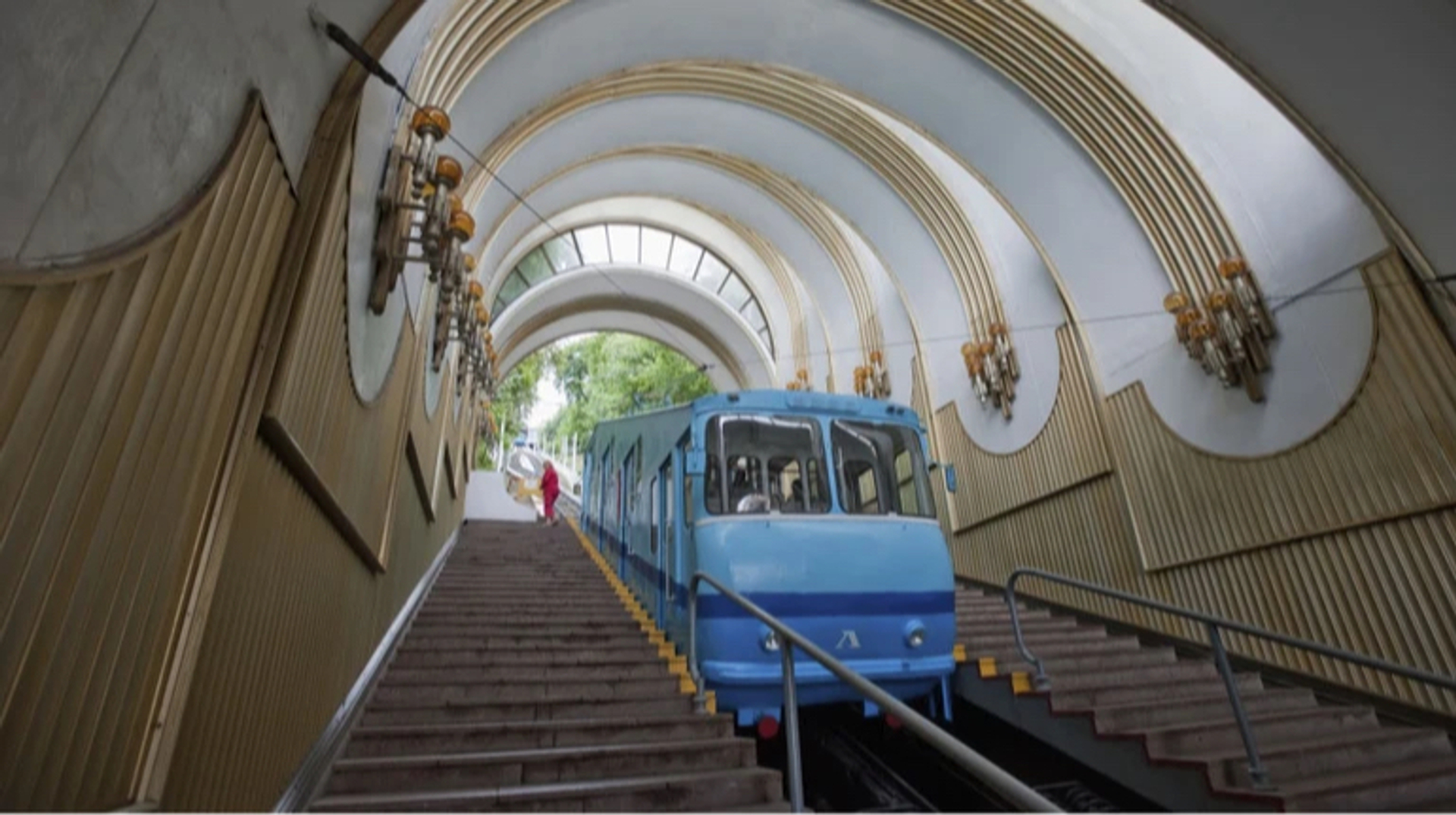 Київський фунікулер призупинив роботу через відсутність електрики