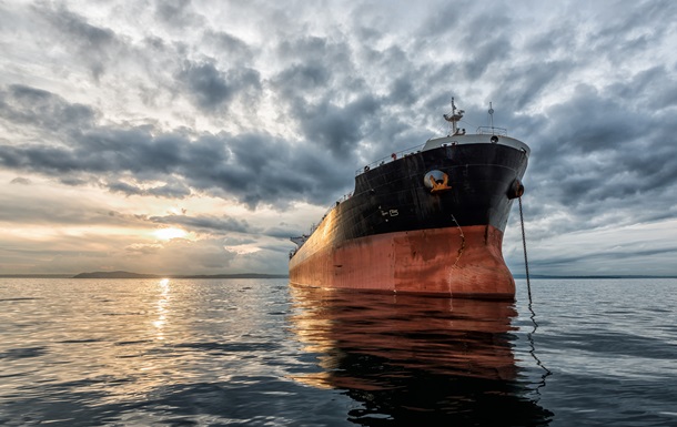 Таки українська диверсія?  Стало відомо про характер уражень танкеру тіньового флоту Путіна біля західного узбережжя Африки