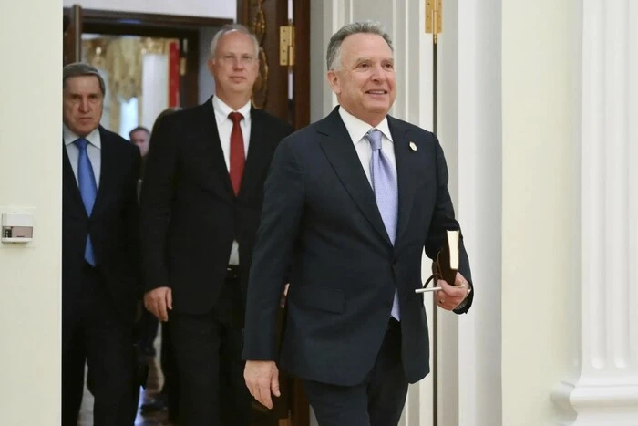 Плівки Віткоффа-Ушакова-Дмітрієва. П’ять найімовірніших сценаріїв розвитку подій