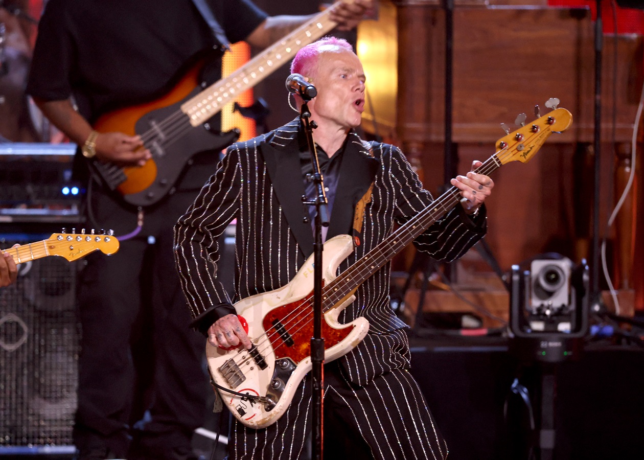 Flea з Red Hot Chili Peppers анонсував сольний альбом і світовий тур