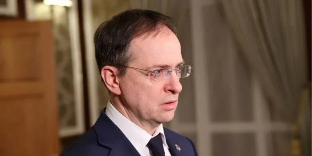 У Держдумі РФ розповіли, чому на переговори з Україною і США в Женеві Кремль відправляє Мединського