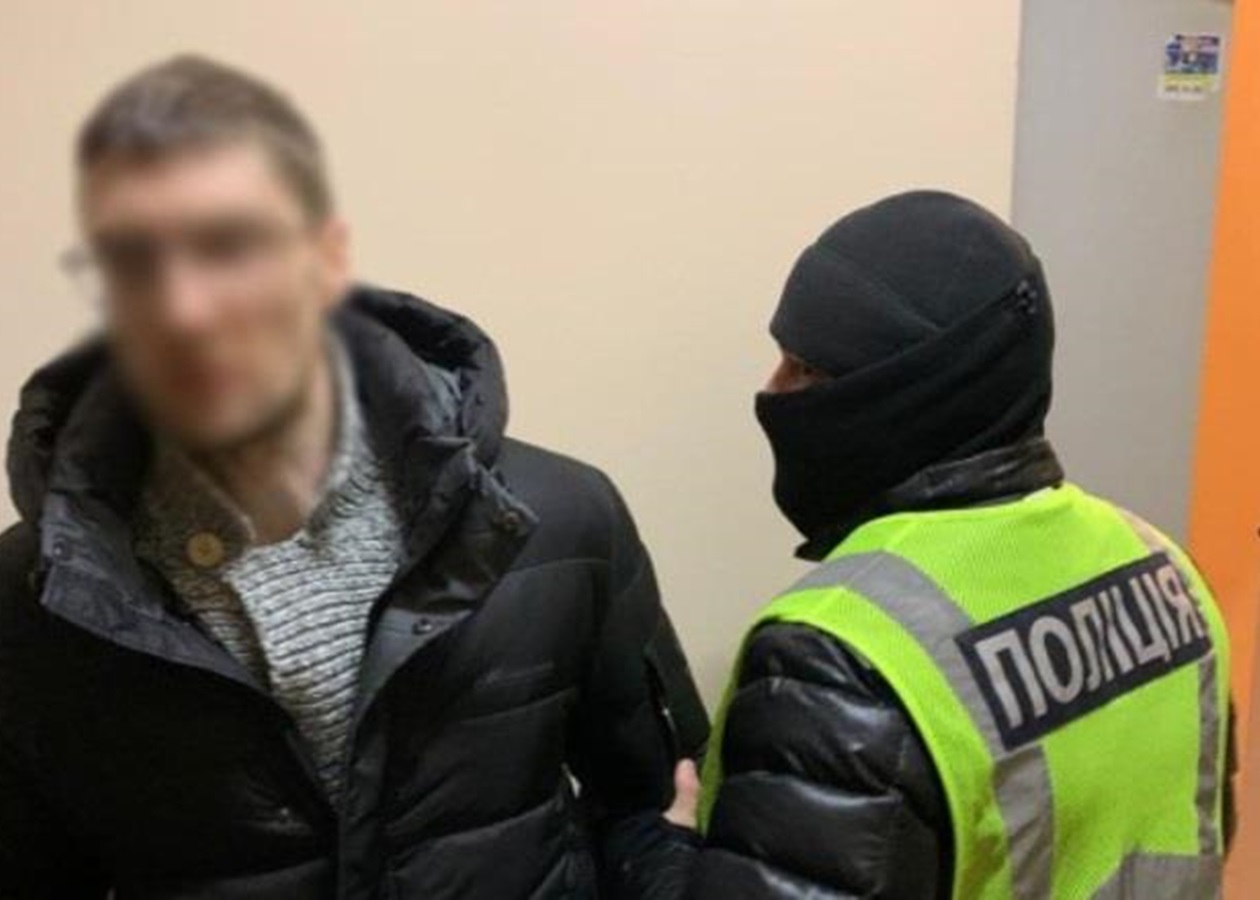 У Києві водій авто тяжко травмував евакуаторника