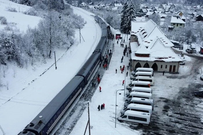 «Укрзалізниця» обмежила рух потягів між Дніпром і Запоріжжям