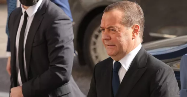 Медведєв став головним редактором підручників для російських старшокласників: Про які предмети йдеться