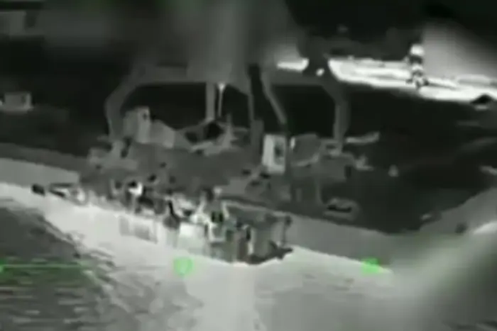 Сили оборони вразили десантний катер РФ у Криму (відео)