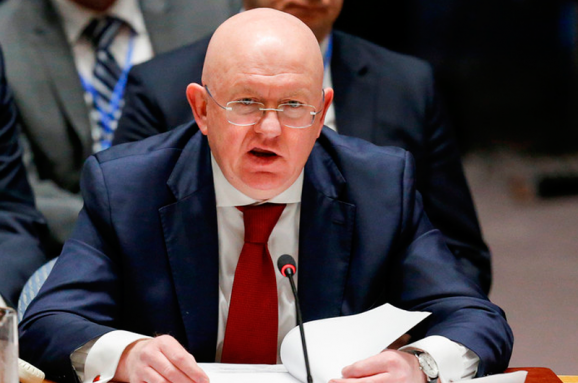 "З дньом пабєди, скрєпаностси!": Представник РФ Небензя втік з вечірки постпредів ООН через українське пиво з промовистою етикеткою