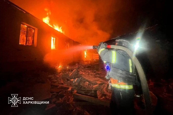 Харківщина: ворог вдарив безпілотниками по житловому будинку, є поранені