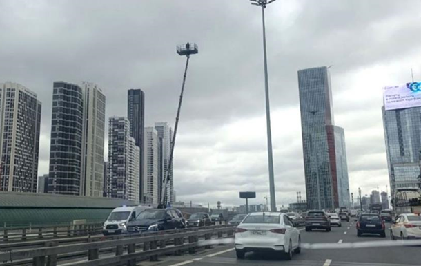 Нова недоімперська ППО: У Москві з'являються автовишки з солдатами для відстрілу дронів