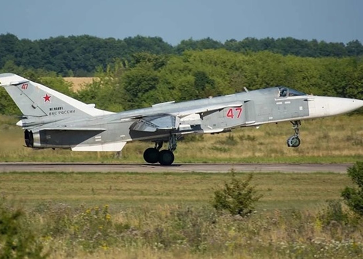 У Криму знищено літак Су-24М - Зеленський