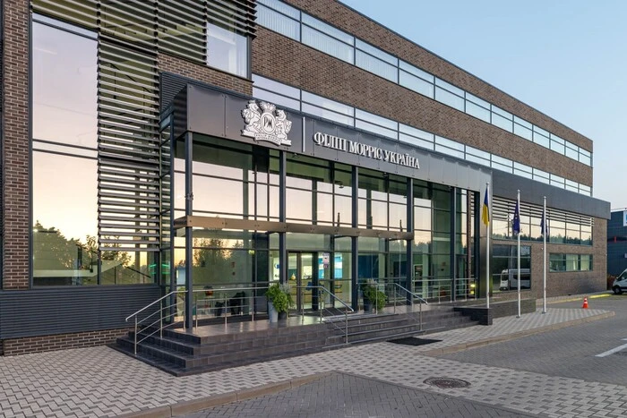 Російський удар знищив склад готової продукції Philip Morris в Києві
