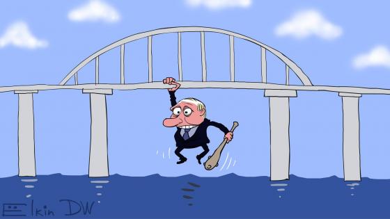 Російські окупанти гарячково укріплюють Кримський міст у очікуванні "сакральної" дати (відео)